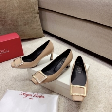 Roger Vivier flat shoes